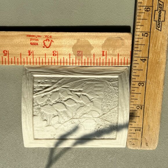 The Porcelain Garden Night Light Lithophane Wolf Wolves Curved USA NEW - Picture 9 of 9